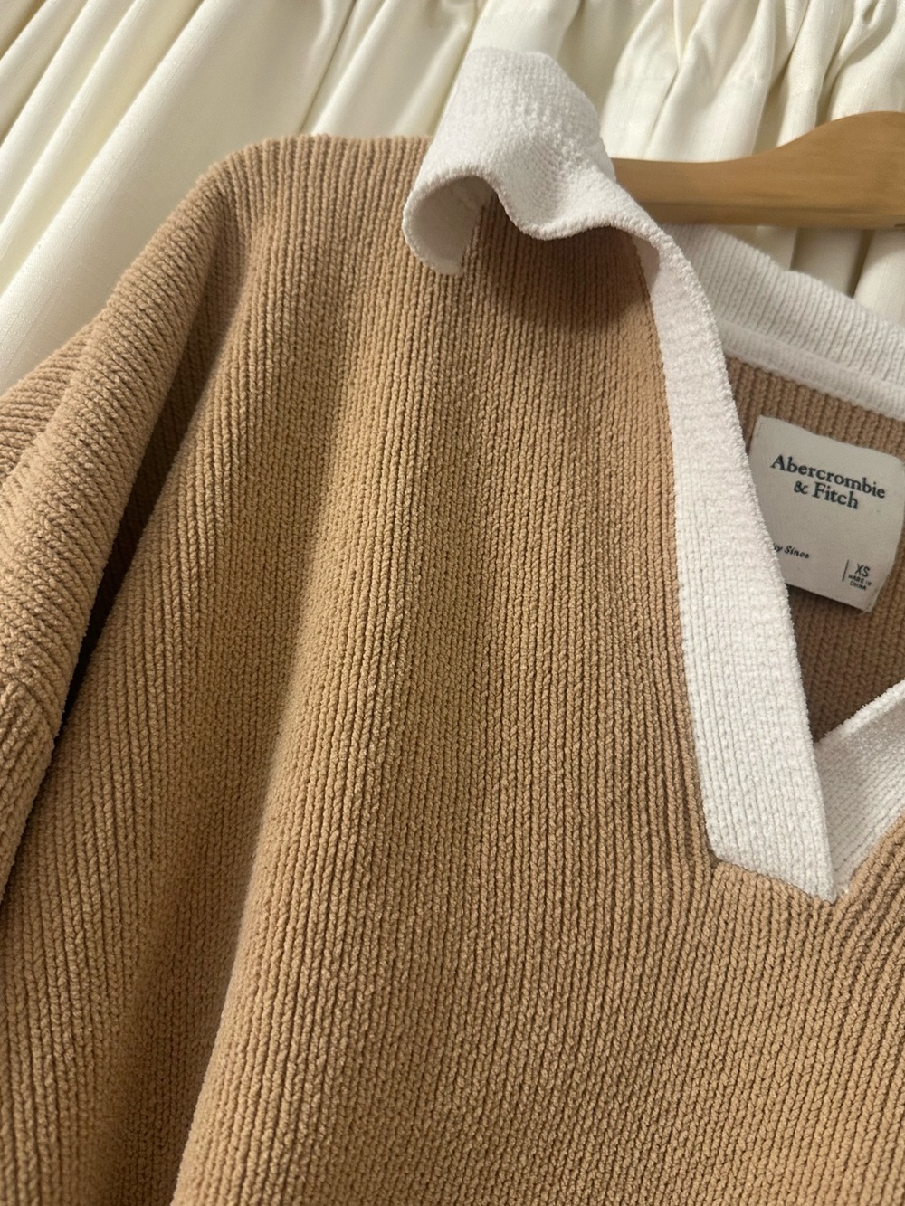 Abercrombie sweater - Picture 4 of 5